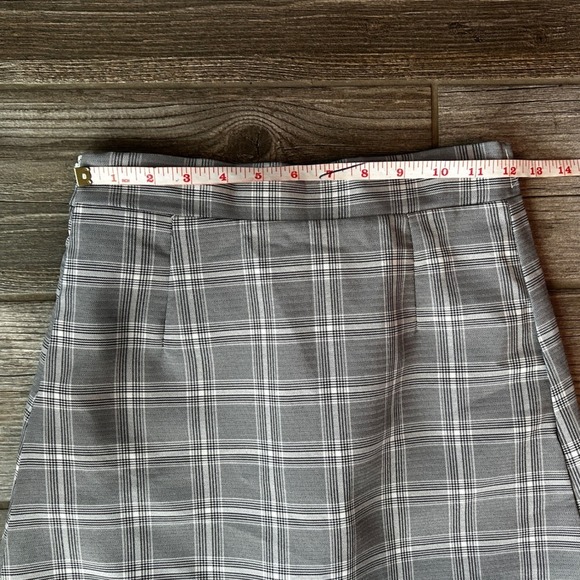 Gray Plaid Mini Skirt A-Line Elastic Waist Lined Schoolgirl Style - Picture 4 of 5